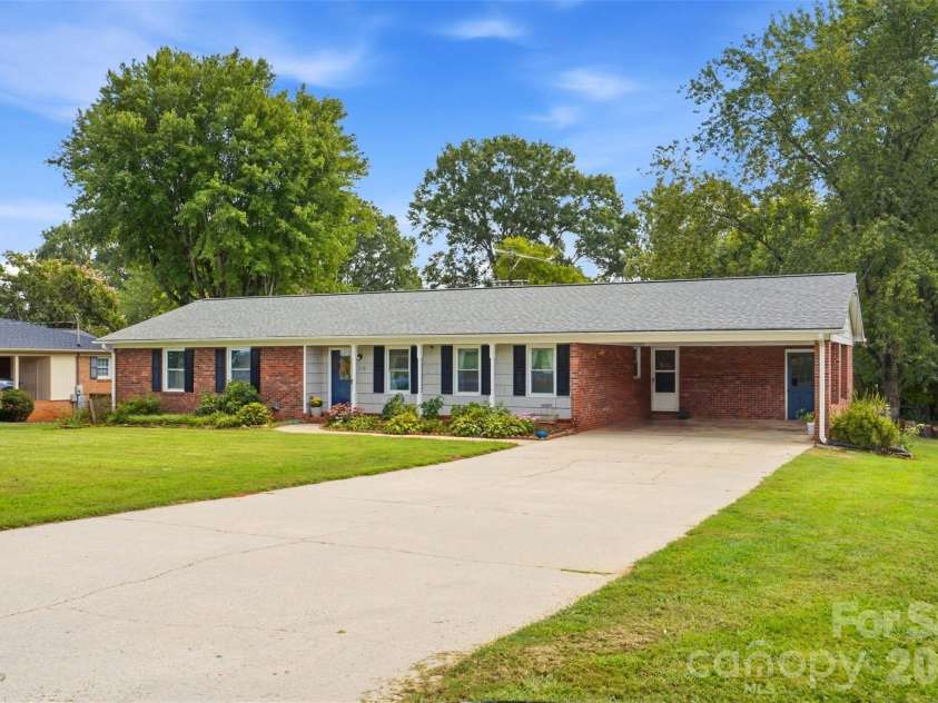 310 Museum Road, Statesville, NC 28625.  MLS# CAR4425259, YatesRealty ID 51305. 