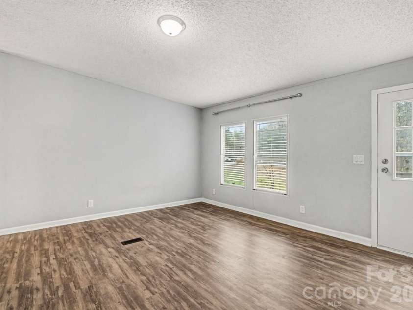 1047 Galway Lane, Clover, SC 29710.  MLS# CAR4355035, YatesRealty ID 5131. 
