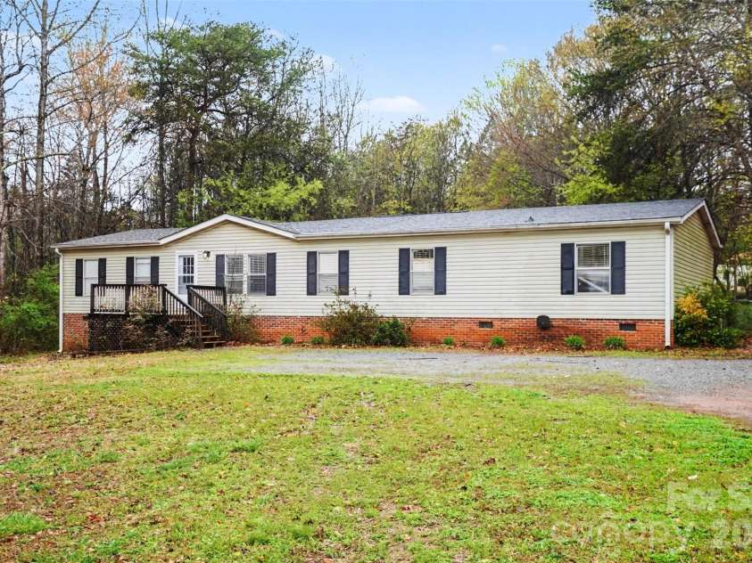 1047 Galway Lane, Clover, SC 29710.  MLS# CAR4355035, YatesRealty ID 5131. 
