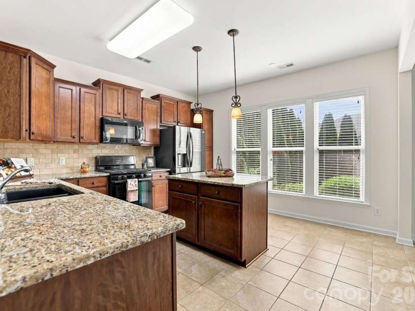 23137 Whimbrel Circle, Indian Land, SC 29707.  MLS# CAR4425405, YatesRealty ID 51310. Newer gas range and microwave