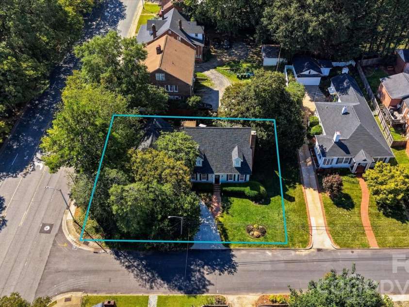 114 6th Avenue, Hickory, NC 28601.  MLS# CAR4424432, YatesRealty ID 51311. 