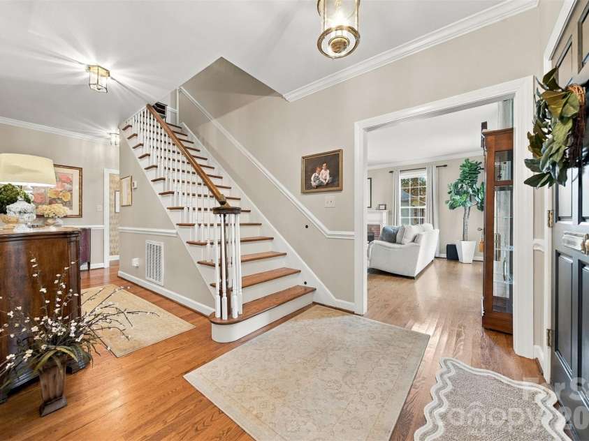 114 6th Avenue, Hickory, NC 28601.  MLS# CAR4424432, YatesRealty ID 51311. 