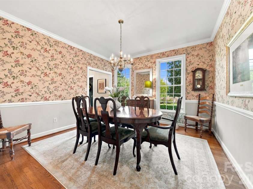 114 6th Avenue, Hickory, NC 28601.  MLS# CAR4424432, YatesRealty ID 51311. 