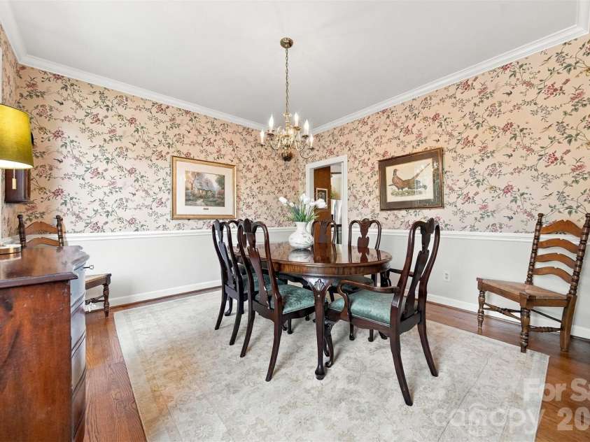 114 6th Avenue, Hickory, NC 28601.  MLS# CAR4424432, YatesRealty ID 51311. 