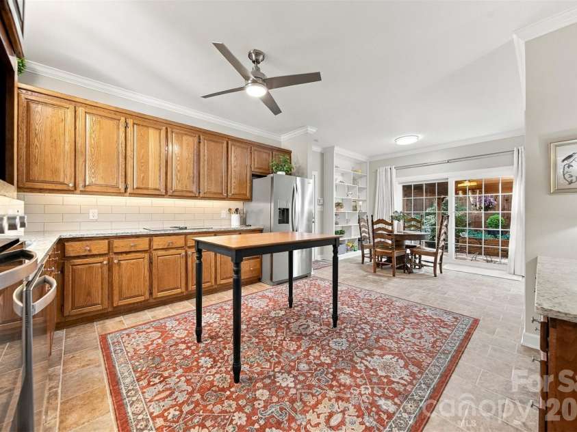 114 6th Avenue, Hickory, NC 28601.  MLS# CAR4424432, YatesRealty ID 51311. 