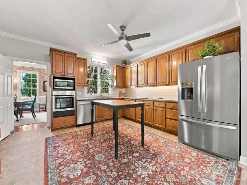 114 6th Avenue, Hickory, NC 28601.  MLS# CAR4424432, YatesRealty ID 51311. 