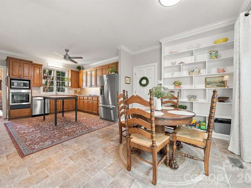 114 6th Avenue, Hickory, NC 28601.  MLS# CAR4424432, YatesRealty ID 51311. 