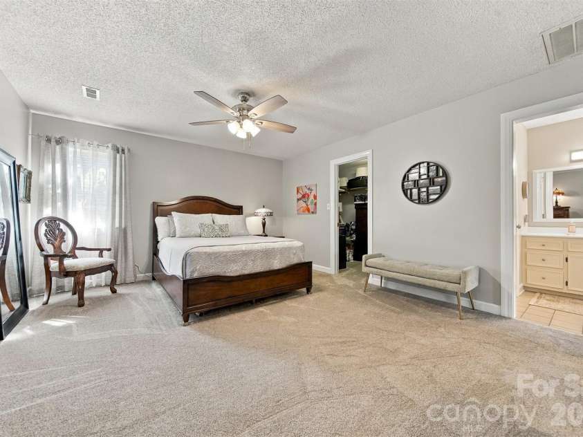 114 6th Avenue, Hickory, NC 28601.  MLS# CAR4424432, YatesRealty ID 51311. 