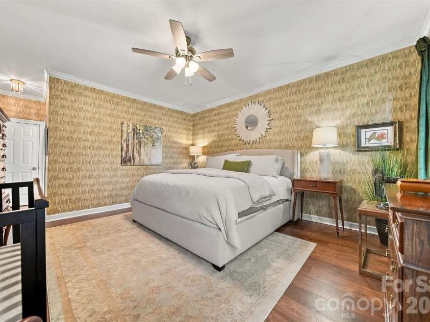 114 6th Avenue, Hickory, NC 28601.  MLS# CAR4424432, YatesRealty ID 51311. 