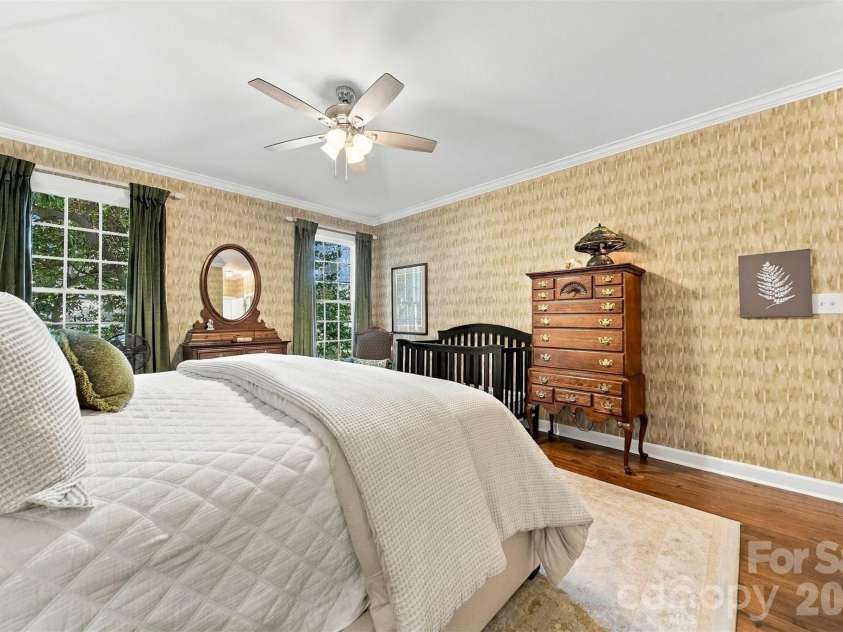 114 6th Avenue, Hickory, NC 28601.  MLS# CAR4424432, YatesRealty ID 51311. 