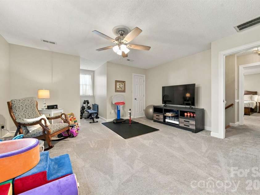 114 6th Avenue, Hickory, NC 28601.  MLS# CAR4424432, YatesRealty ID 51311. 