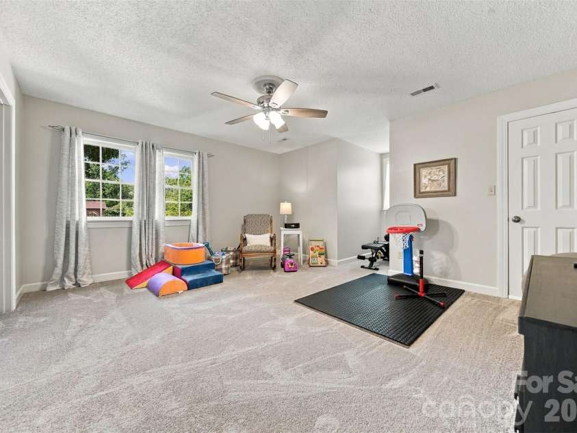 114 6th Avenue, Hickory, NC 28601.  MLS# CAR4424432, YatesRealty ID 51311. 