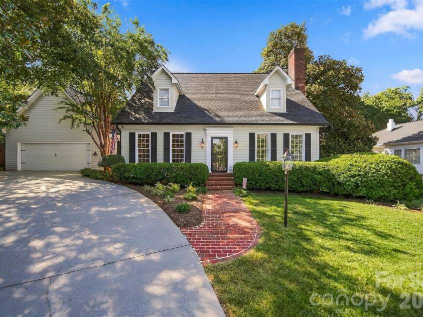 114 6th Avenue, Hickory, NC 28601.  MLS# CAR4424432, YatesRealty ID 51311. 