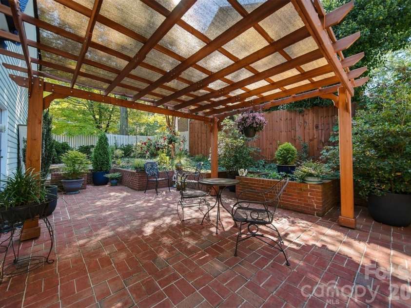 114 6th Avenue, Hickory, NC 28601.  MLS# CAR4424432, YatesRealty ID 51311. 