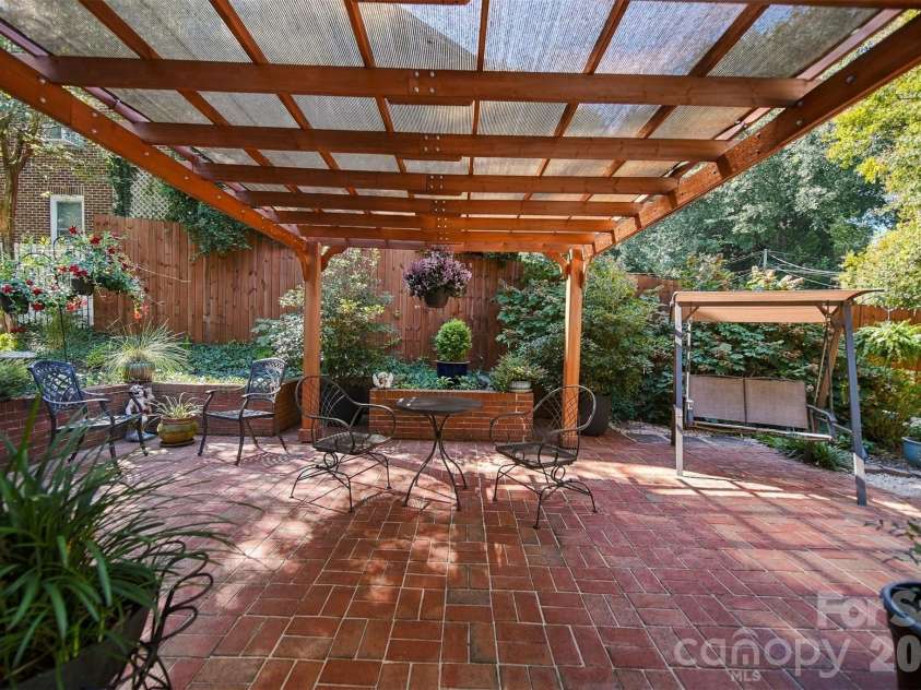 114 6th Avenue, Hickory, NC 28601.  MLS# CAR4424432, YatesRealty ID 51311. 