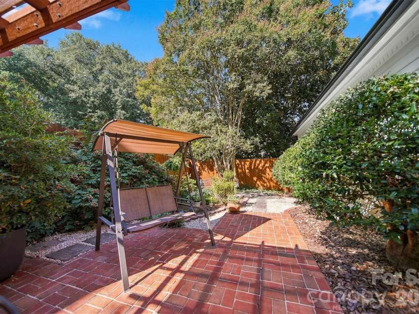 114 6th Avenue, Hickory, NC 28601.  MLS# CAR4424432, YatesRealty ID 51311. 