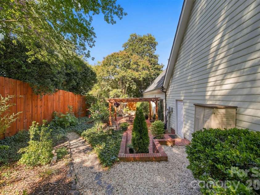 114 6th Avenue, Hickory, NC 28601.  MLS# CAR4424432, YatesRealty ID 51311. 