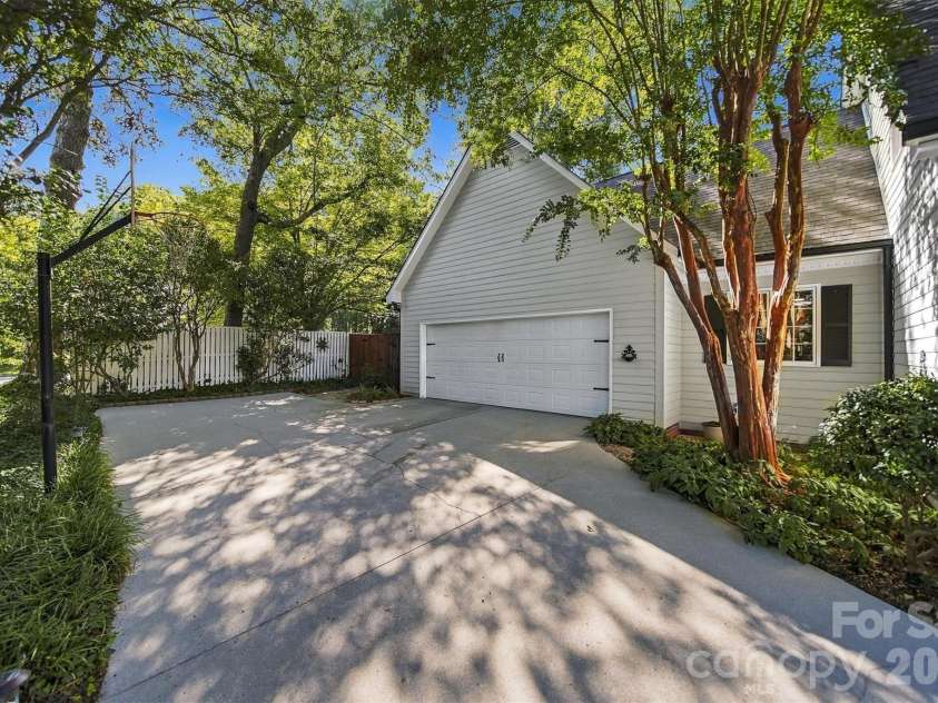 114 6th Avenue, Hickory, NC 28601.  MLS# CAR4424432, YatesRealty ID 51311. 