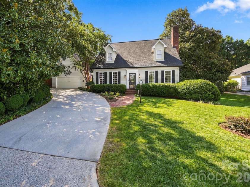 114 6th Avenue, Hickory, NC 28601.  MLS# CAR4424432, YatesRealty ID 51311. 