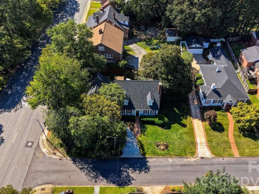114 6th Avenue, Hickory, NC 28601.  MLS# CAR4424432, YatesRealty ID 51311. 