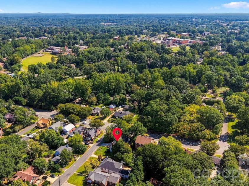 114 6th Avenue, Hickory, NC 28601.  MLS# CAR4424432, YatesRealty ID 51311. 