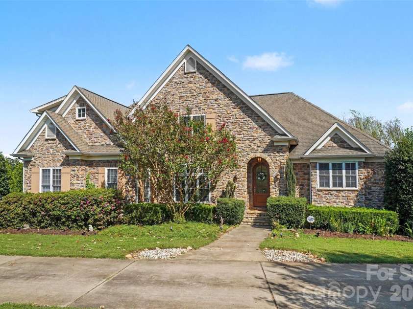 2300 Potter Road, Waxhaw, NC 28173.  MLS# CAR4424737, YatesRealty ID 51312. 