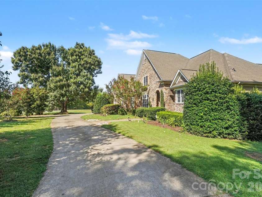 2300 Potter Road, Waxhaw, NC 28173.  MLS# CAR4424737, YatesRealty ID 51312. 