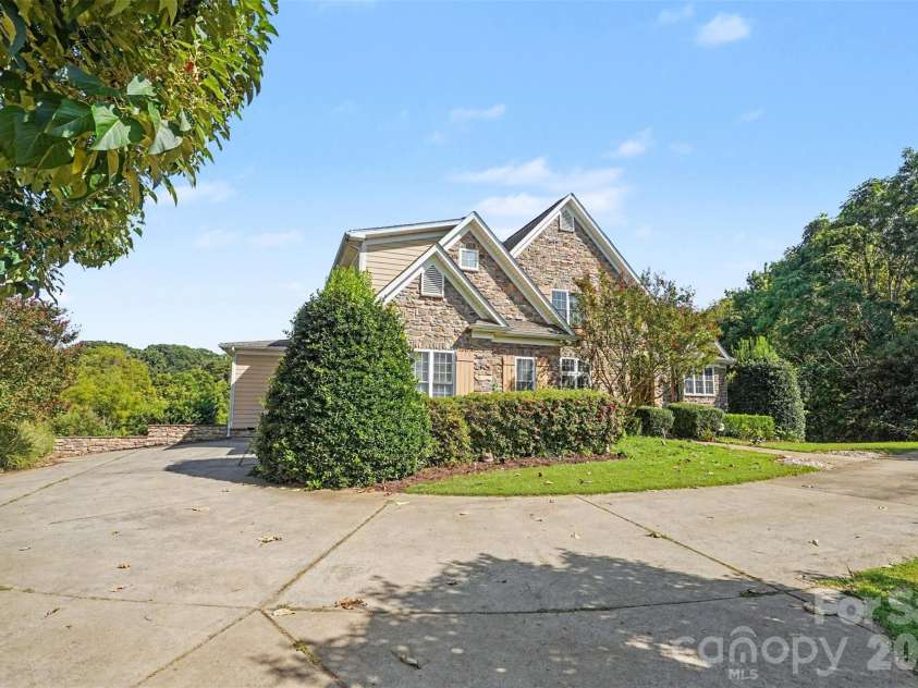 2300 Potter Road, Waxhaw, NC 28173.  MLS# CAR4424737, YatesRealty ID 51312. 