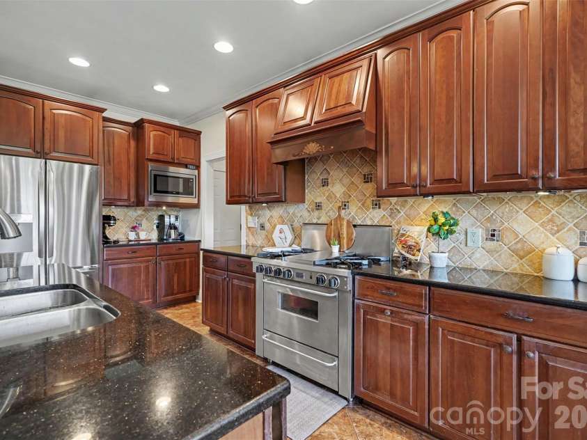 2300 Potter Road, Waxhaw, NC 28173.  MLS# CAR4424737, YatesRealty ID 51312. 