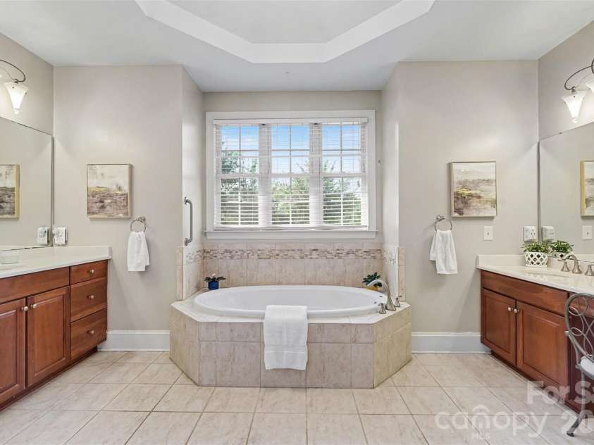 2300 Potter Road, Waxhaw, NC 28173.  MLS# CAR4424737, YatesRealty ID 51312. 