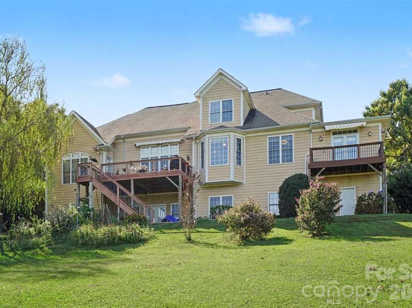 2300 Potter Road, Waxhaw, NC 28173.  MLS# CAR4424737, YatesRealty ID 51312. 