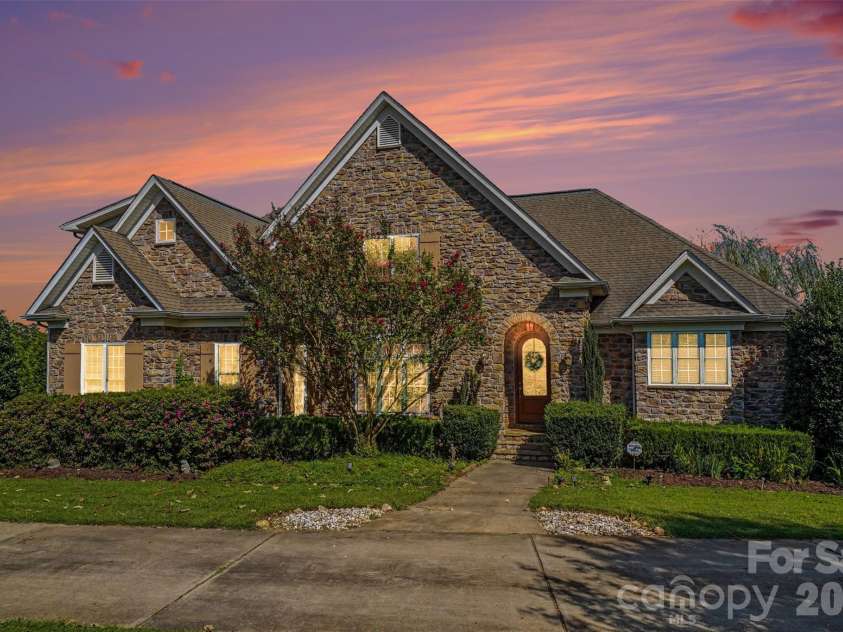 2300 Potter Road, Waxhaw, NC 28173.  MLS# CAR4424737, YatesRealty ID 51312. 