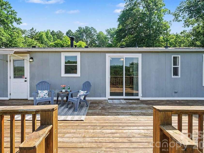 313 Riverfront Drive, Belmont, NC 28012.  MLS# CAR4399917, YatesRealty ID 51315. 