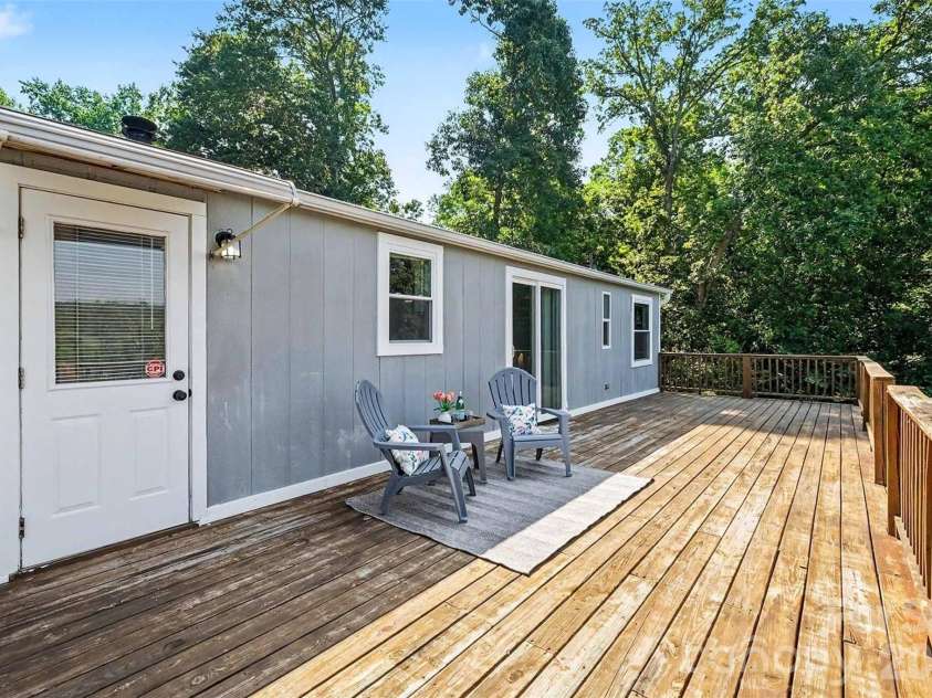 313 Riverfront Drive, Belmont, NC 28012.  MLS# CAR4399917, YatesRealty ID 51315. 