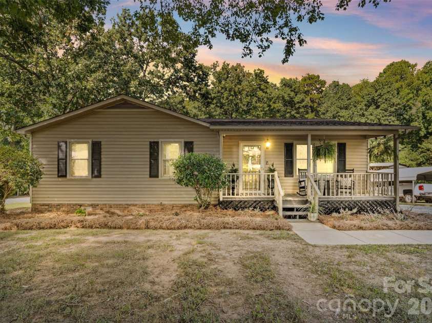 2207 Carter Drive, Albemarle, NC 28001.  MLS# CAR4425439, YatesRealty ID 51316. 