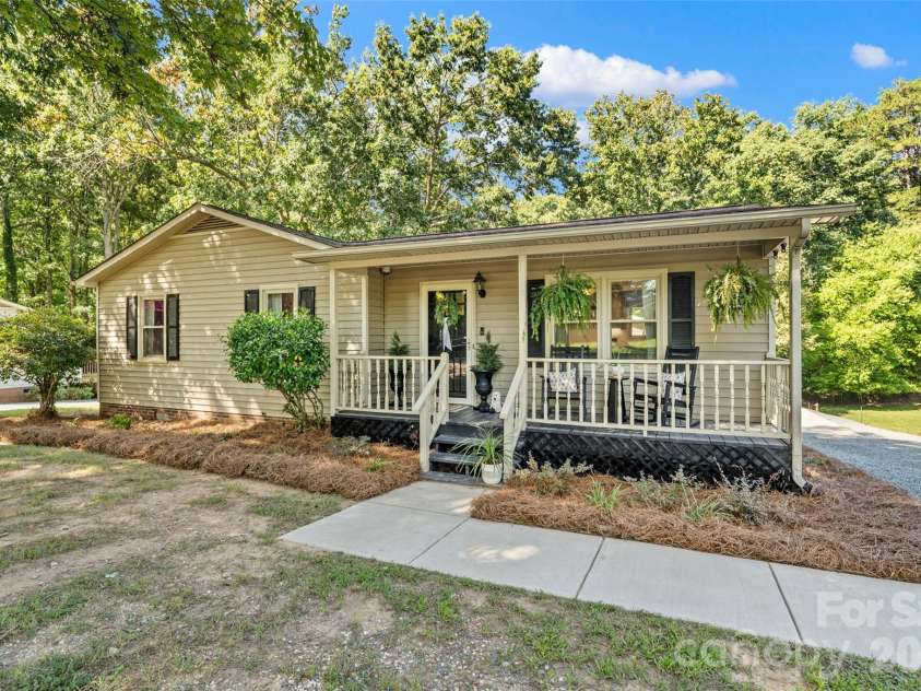 2207 Carter Drive, Albemarle, NC 28001.  MLS# CAR4425439, YatesRealty ID 51316. 
