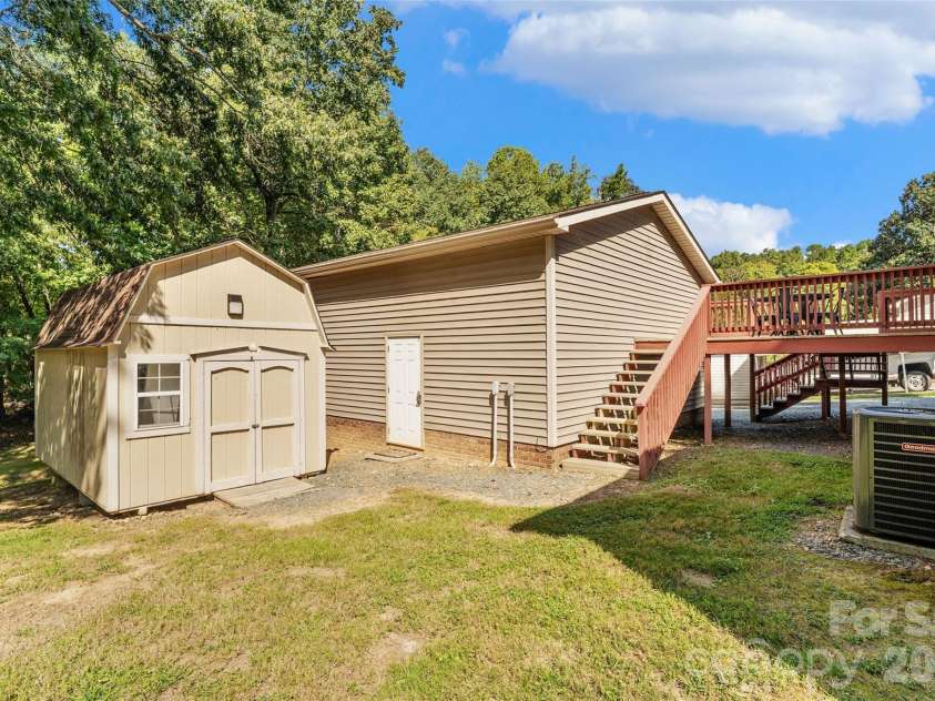 2207 Carter Drive, Albemarle, NC 28001.  MLS# CAR4425439, YatesRealty ID 51316. 