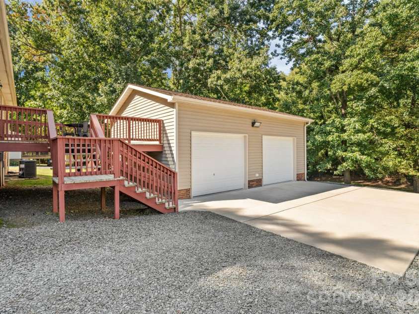 2207 Carter Drive, Albemarle, NC 28001.  MLS# CAR4425439, YatesRealty ID 51316. 