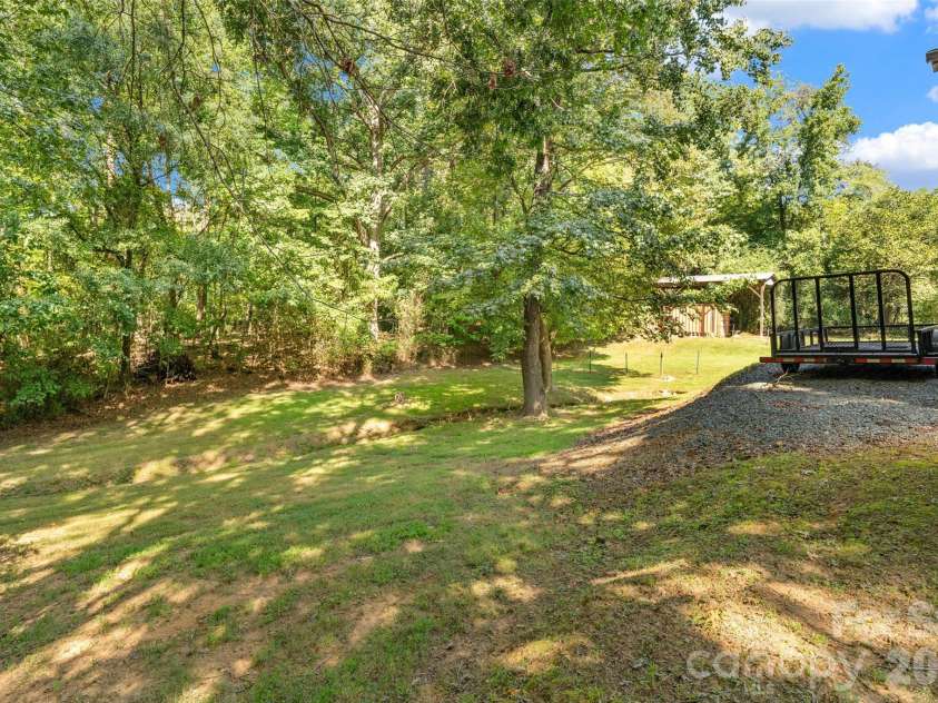 2207 Carter Drive, Albemarle, NC 28001.  MLS# CAR4425439, YatesRealty ID 51316. 