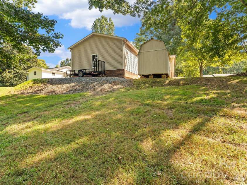 2207 Carter Drive, Albemarle, NC 28001.  MLS# CAR4425439, YatesRealty ID 51316. 
