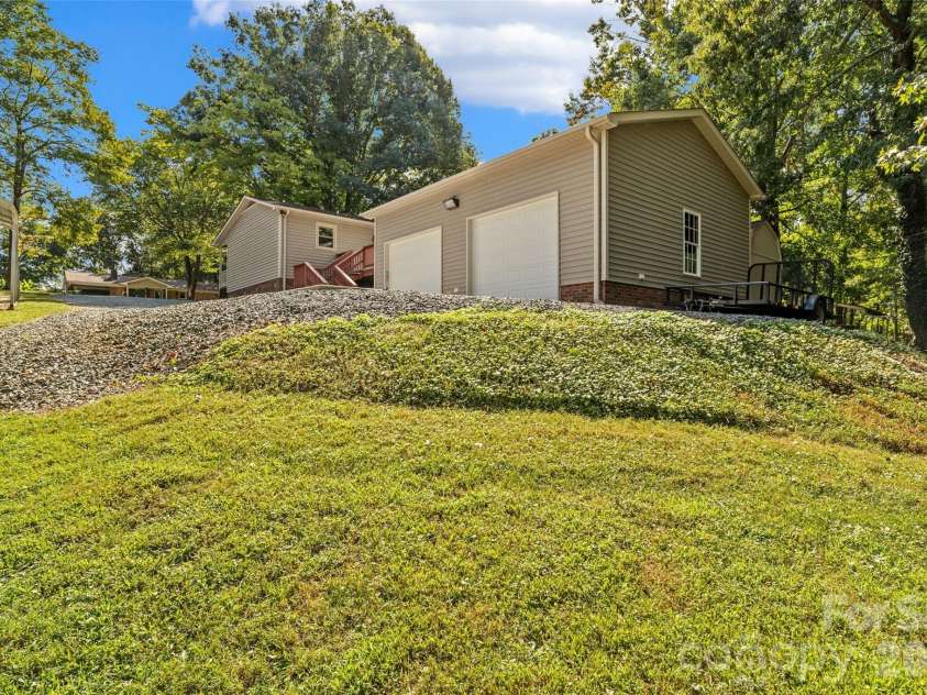 2207 Carter Drive, Albemarle, NC 28001.  MLS# CAR4425439, YatesRealty ID 51316. 