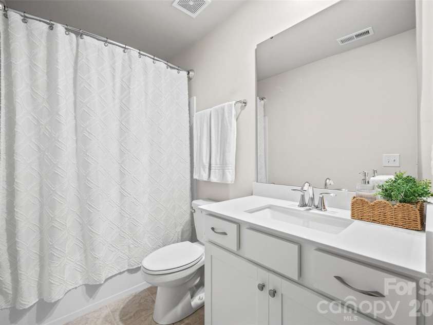 7035 Everly Commons Lane, Tega Cay, SC 29708.  MLS# CAR4415741, YatesRealty ID 51319. 2nd Bathroom
