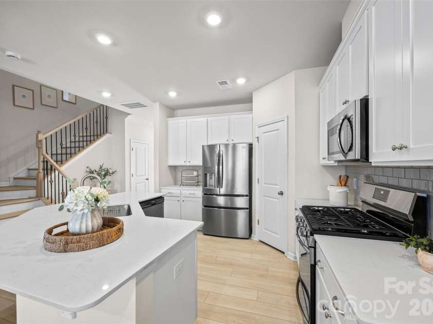 7035 Everly Commons Lane, Tega Cay, SC 29708.  MLS# CAR4415741, YatesRealty ID 51319. Countertops