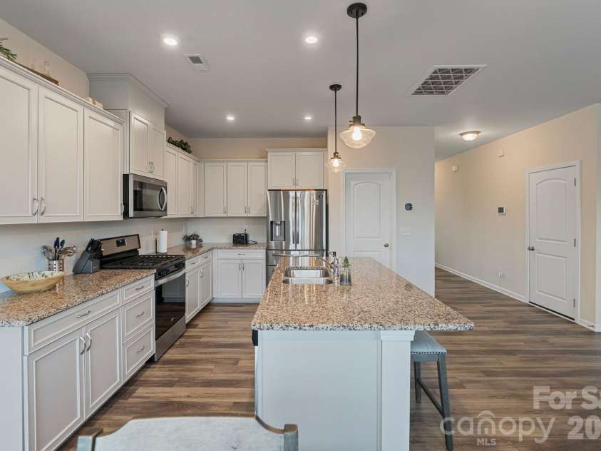 6507 Georgia Oak Road, Charlotte, NC 28269.  MLS# CAR4343178, YatesRealty ID 5132. 