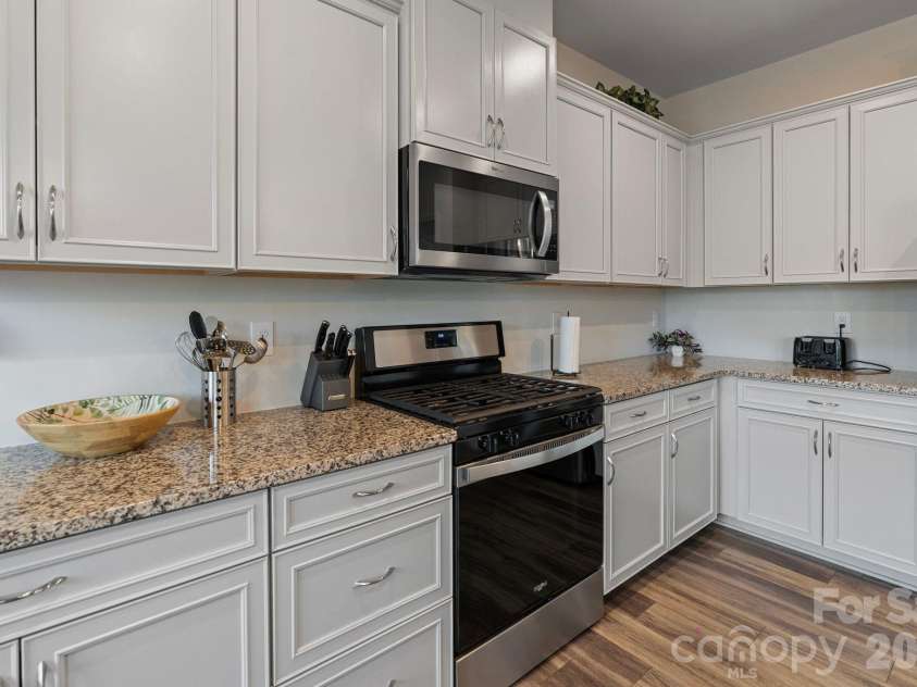 6507 Georgia Oak Road, Charlotte, NC 28269.  MLS# CAR4343178, YatesRealty ID 5132. 