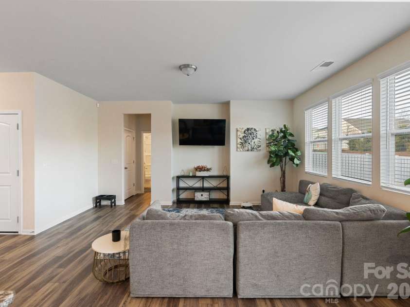 6507 Georgia Oak Road, Charlotte, NC 28269.  MLS# CAR4343178, YatesRealty ID 5132. 