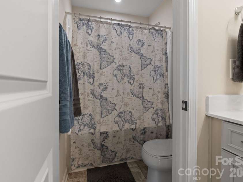6507 Georgia Oak Road, Charlotte, NC 28269.  MLS# CAR4343178, YatesRealty ID 5132. 