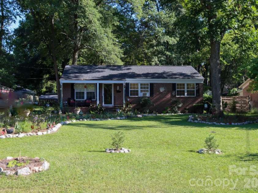 711 Pine Street, Cheraw, SC 29520.  MLS# CAR4425380, YatesRealty ID 51320. 