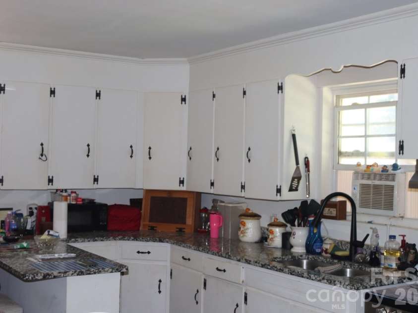 711 Pine Street, Cheraw, SC 29520.  MLS# CAR4425380, YatesRealty ID 51320. 
