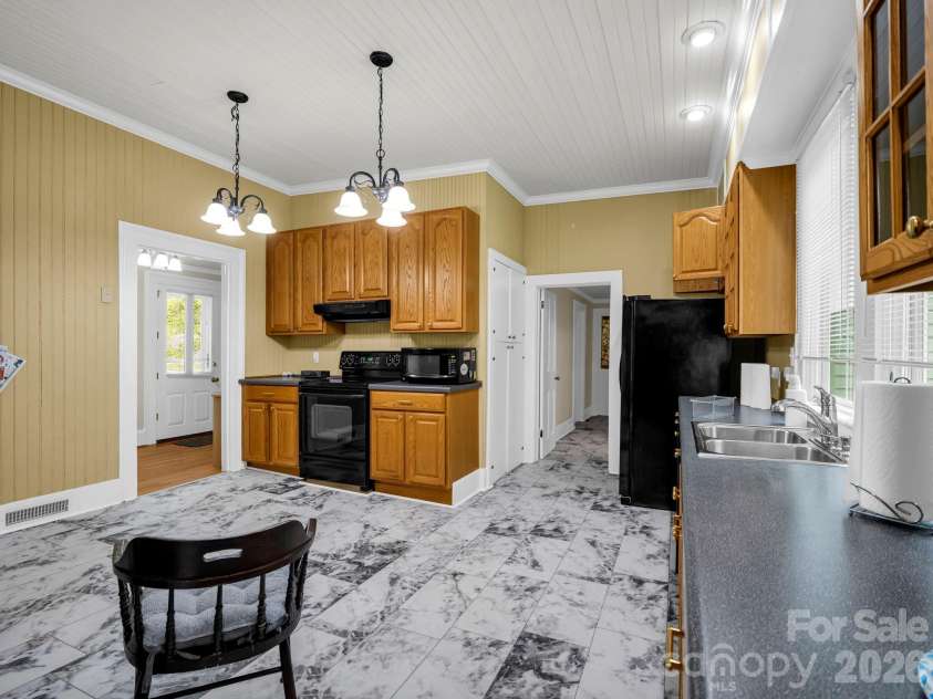 551 Main Street, Rutherfordton, NC 28139.  MLS# CAR4384020, YatesRealty ID 51322. 